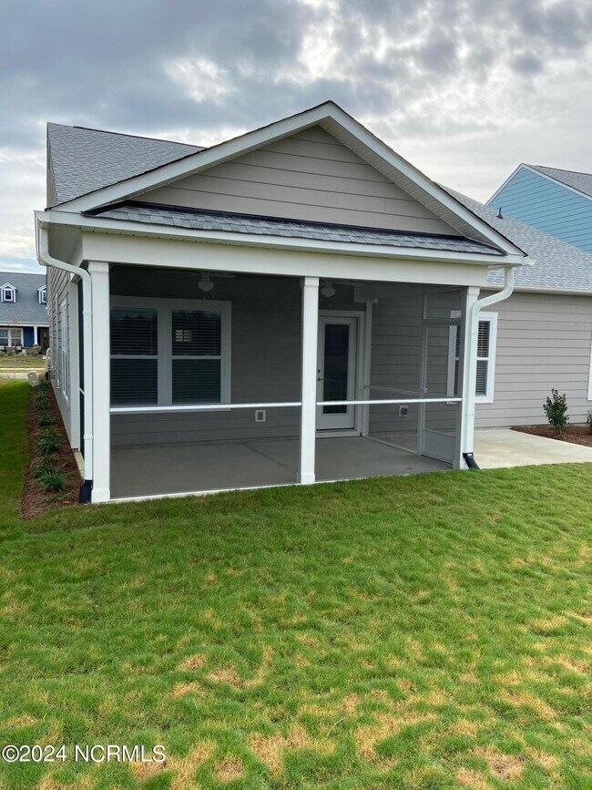 Building Photo - 5872 Pk W Cir