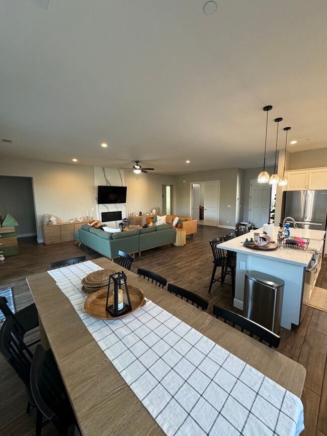 Building Photo - 5878 Lady Bells Dr