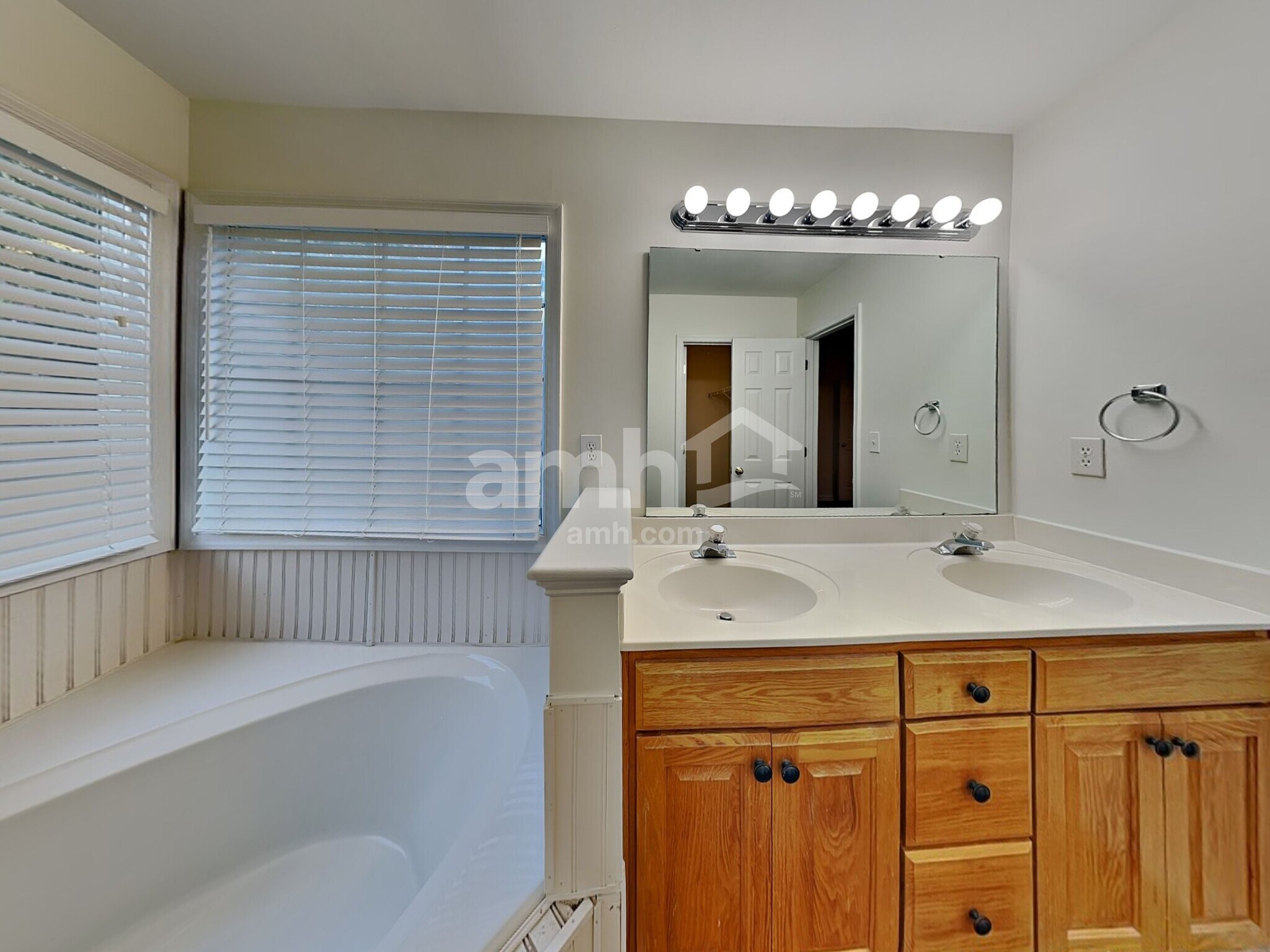 Building Photo - 1305 Groveland Trl