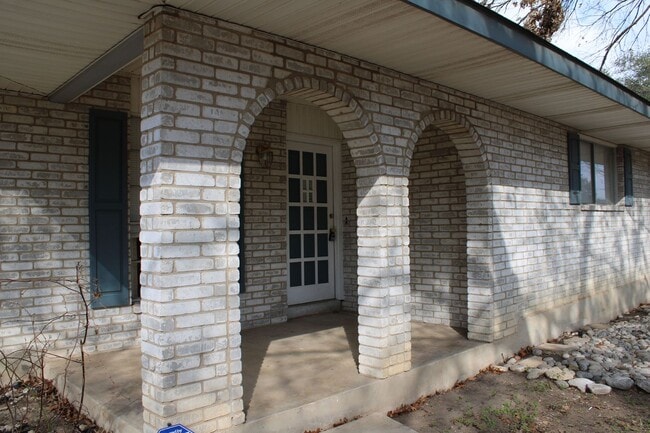 Building Photo - CROWNHILL PARK, ALAMO HEIGHTS I.S.D.