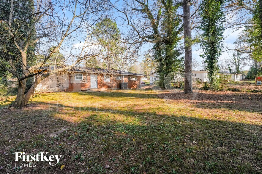Building Photo - 3425 Pinehill Dr