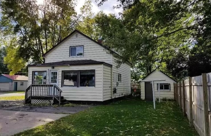 Building Photo - 2301 Presque Isle Ave