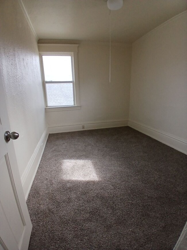 Building Photo - 730 Ashland Ave