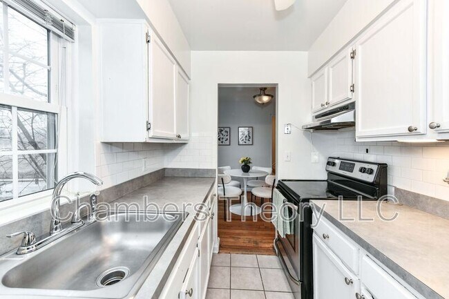 Building Photo - 3279 S Stafford St