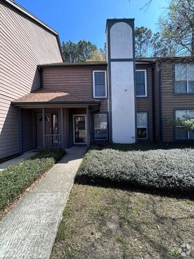 Building Photo - Gated Community- 2BA/1BA Condo
