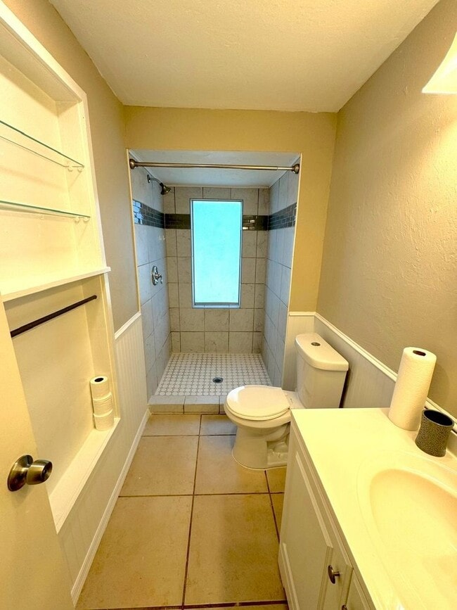 Building Photo - Spacious 2-Bed/2-Bath + Bonus Room Home for Rent in Bradenton, FL!