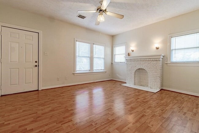 Building Photo - 837 Peddie St