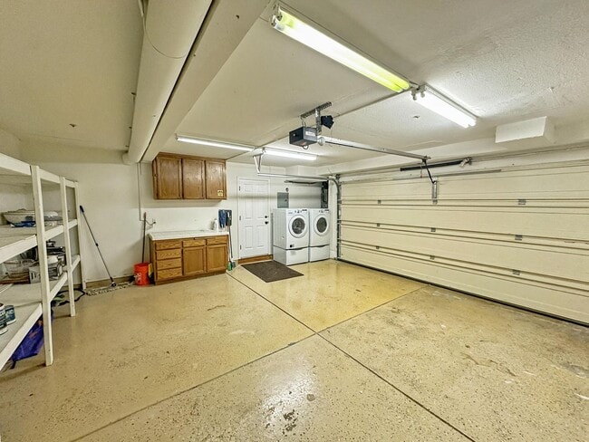 Building Photo - Elegant & Spacious 3BD Home | Pool Access,...