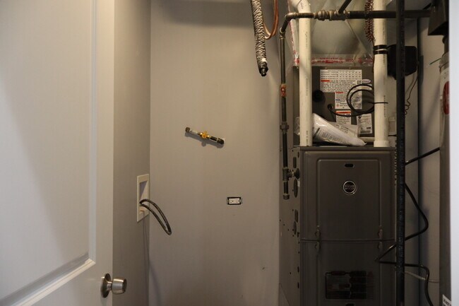 Building Photo - 4120 W Gladys Ave