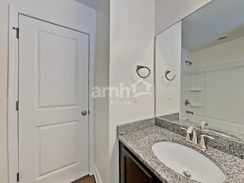 Building Photo - 124 Lindridge Dr