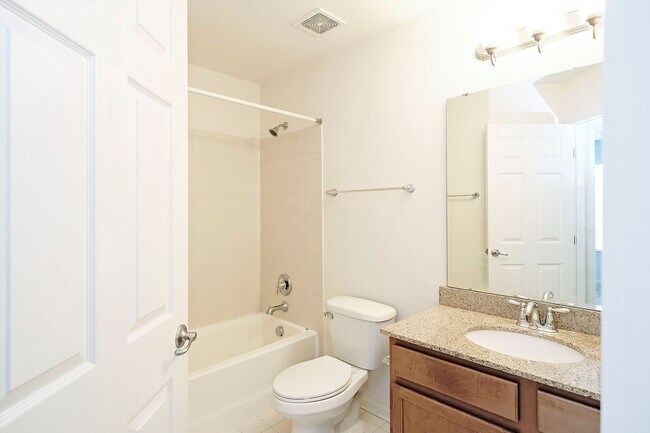 Building Photo - Pet-Friendly Townhome Convenient to UVA & Downtown