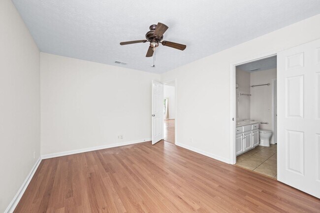 Building Photo - Awesome 4BE-Office/Bonus Room/ 2BA Home in...