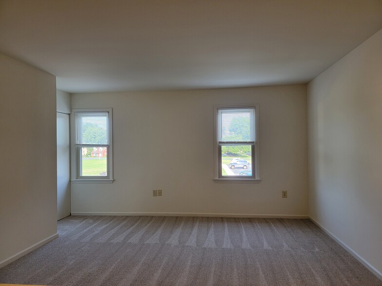 Building Photo - 685 Brunnerville Rd