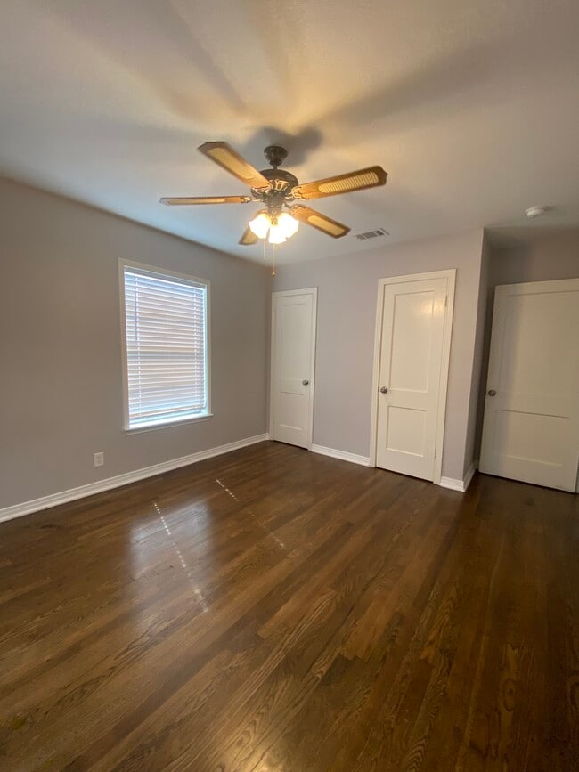 Building Photo - 3803 Poinsettia Dr