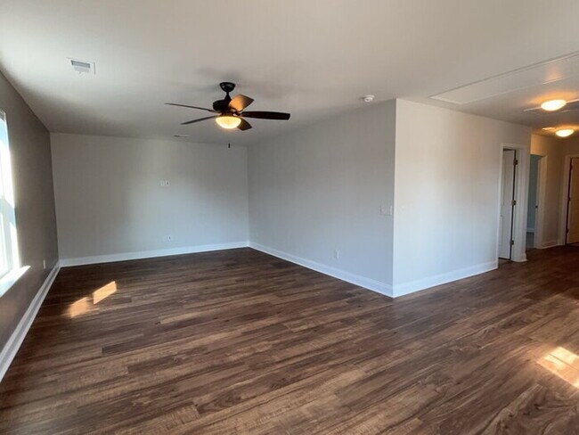 Building Photo - 203 Hayworth Rd