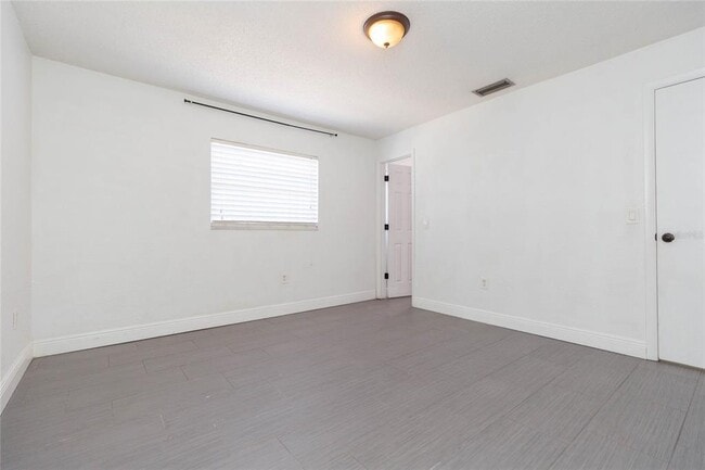 Building Photo - 2307 Lincoln Ct