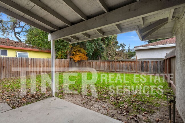 Building Photo - 2 Cinder Ct