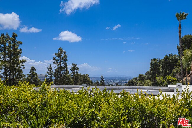 Building Photo - 1201 Loma Vista Dr