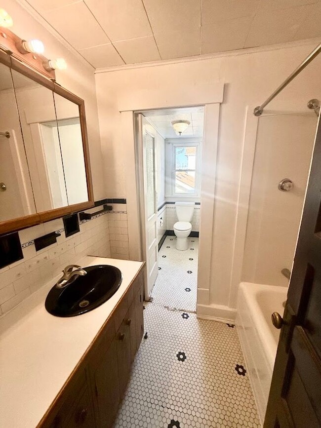 Building Photo - Fulton Rd Triplex