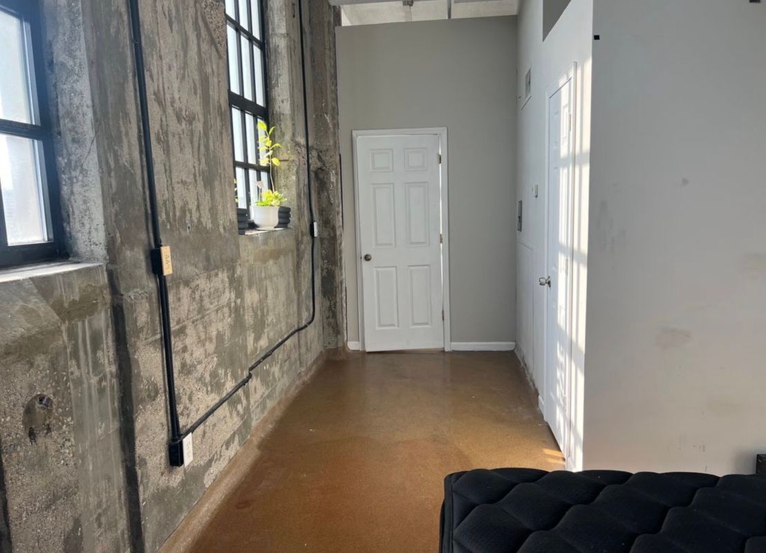 Building Photo - 6533 E Jefferson Ave