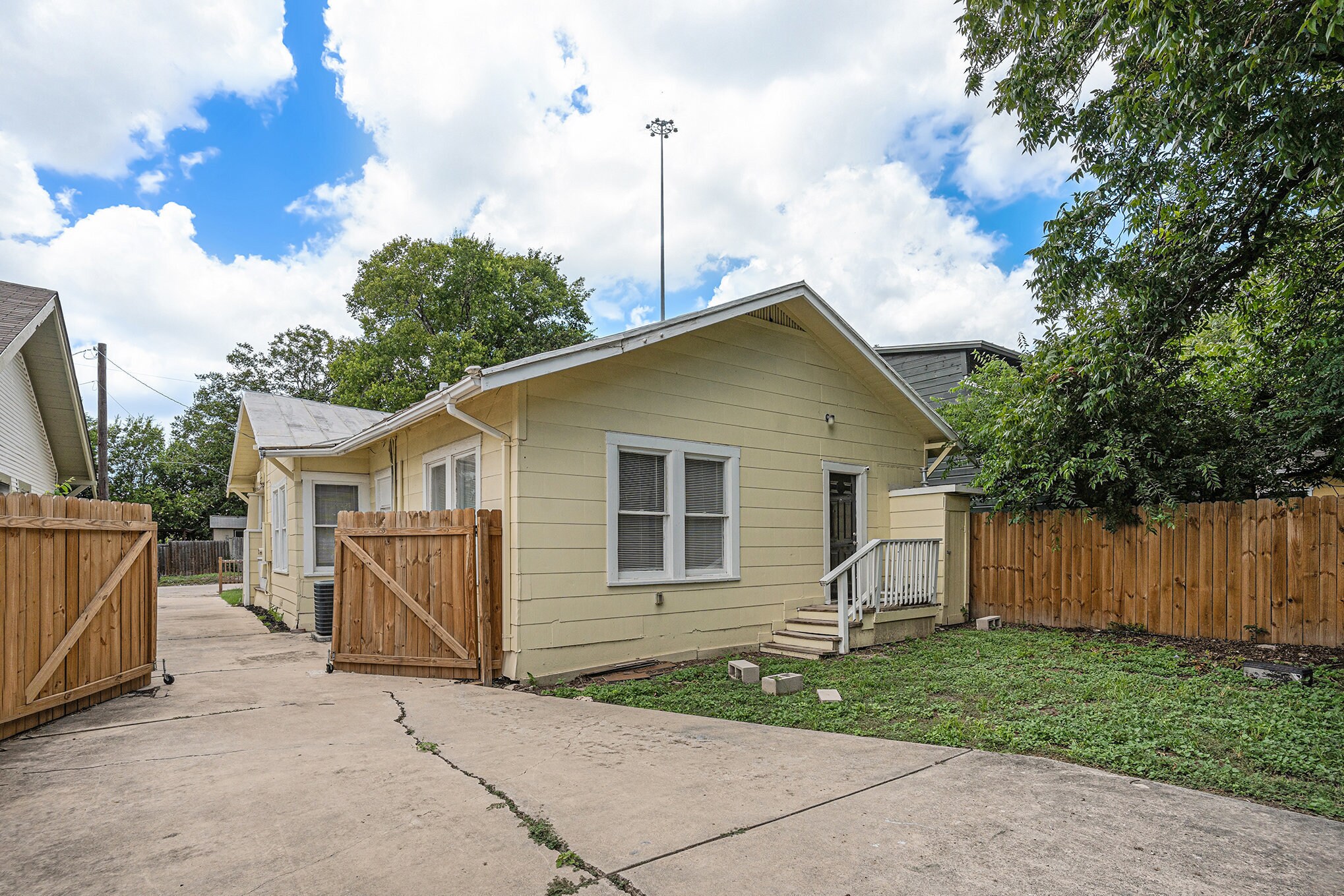 Building Photo - 722 Aberdeen Pl