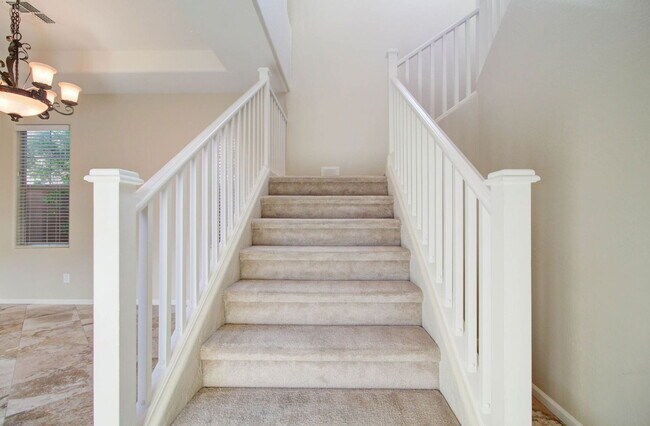 Building Photo - 9427 E Trailside View