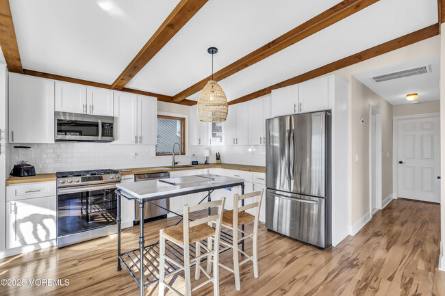 Building Photo - 78 Tall Timber Dr