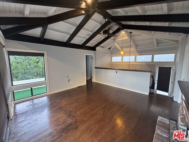 Building Photo - 1713 Queens Ct