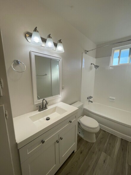 Building Photo - 7932 Lampson Ave