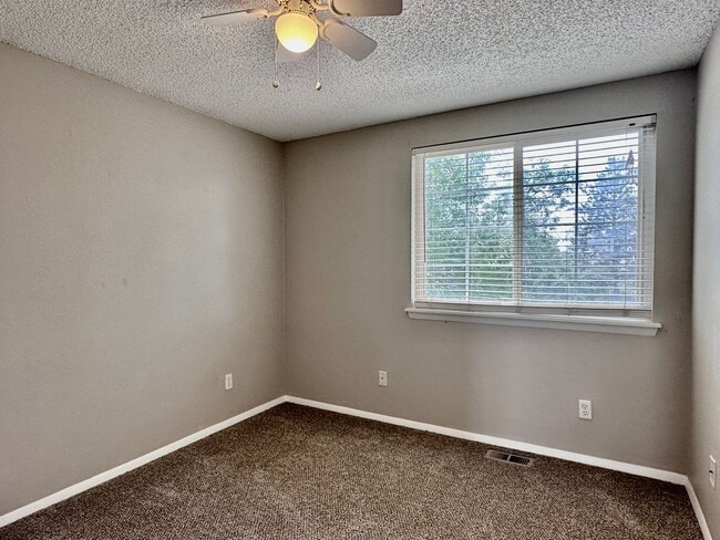 Building Photo - Conveniently Located Home in East Quincy H...