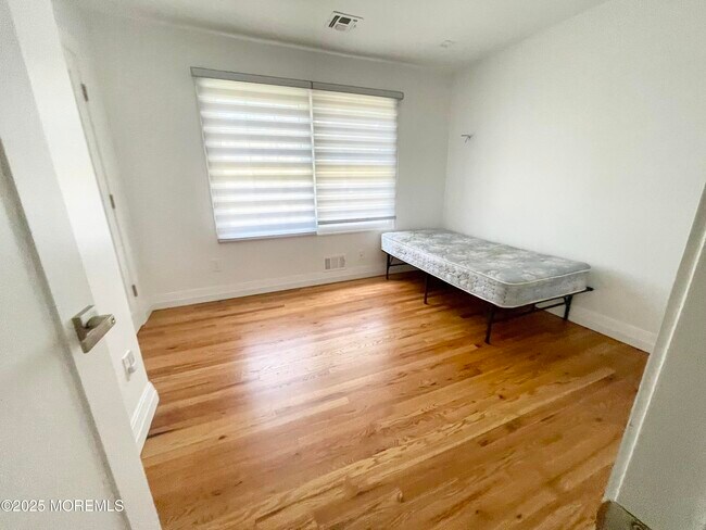 Building Photo - 7 Berger Ave