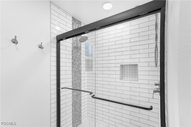 Building Photo - 10697 Holly Rd