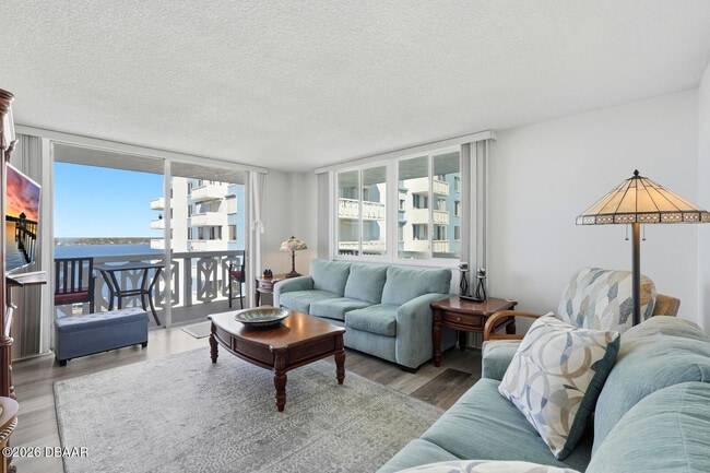 Building Photo - 925 N Halifax Ave