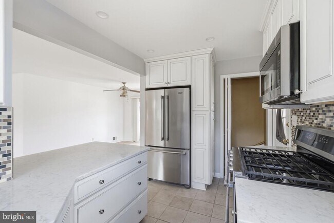 Building Photo - 2906 Breezy Terrace