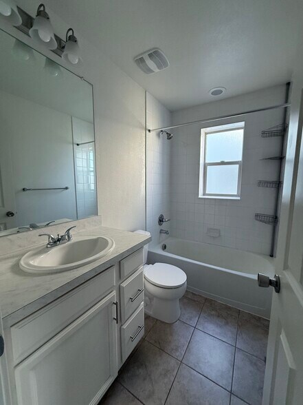 Building Photo - 9839 E 56th Pl