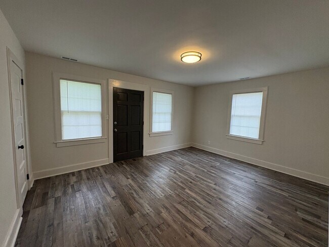 Building Photo - 506 Watson Ave
