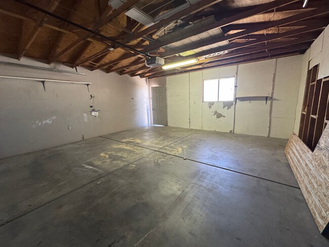 Building Photo - For Rent – 3 Bedroom, 2 Bathroom Home in Sunrise Vistas, Fort Mohave, AZ