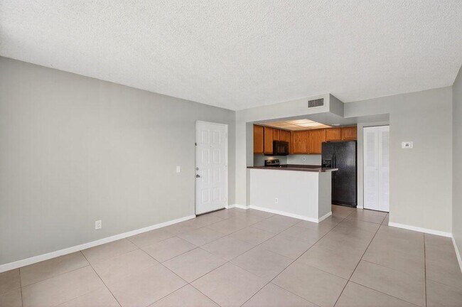 Building Photo - 752 Executive Center Dr