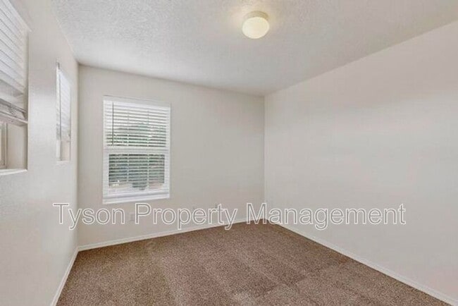 Building Photo - 1032 Clear Creek Ct