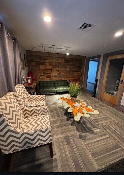 Lobby - 1135 Washington St