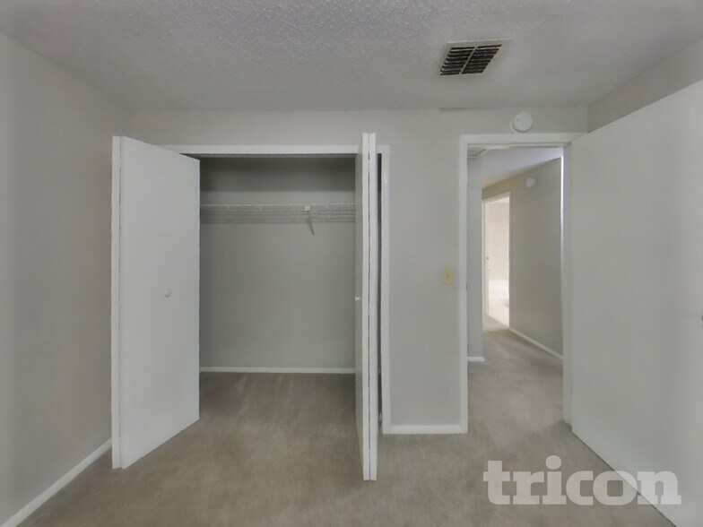 Building Photo - 8338 Knotts Landing Dr E