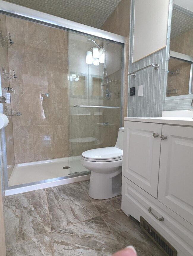 Building Photo - 2625 Canyon Dr