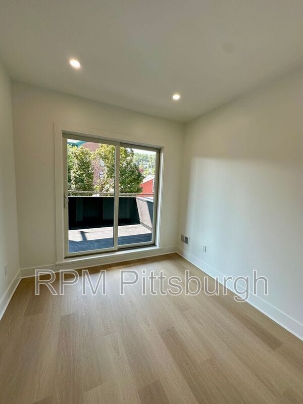 Building Photo - 1407 Sarah St