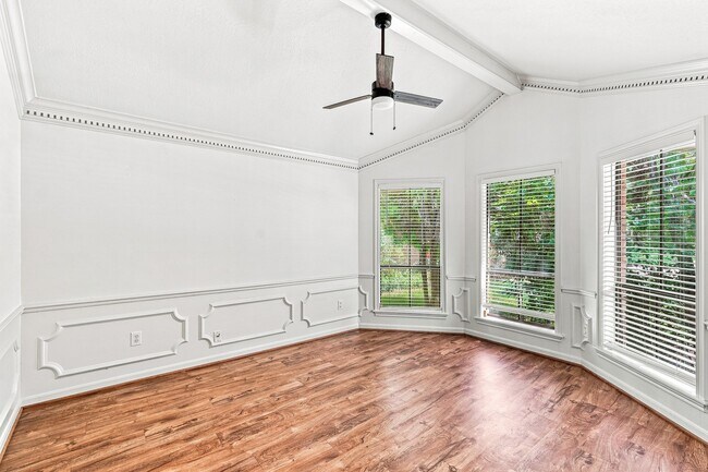 Building Photo - 15907 Spring Forest Dr