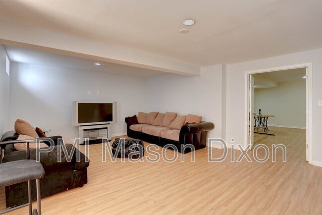 Building Photo - 7232 Lyndsey Way