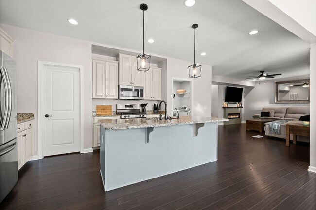 Building Photo - Beautifully Updated 3-Bedroom Home in Fairway Farms with Bonus Room & Fenced Backyard