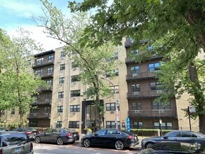 Building Photo - 448 W Barry Ave