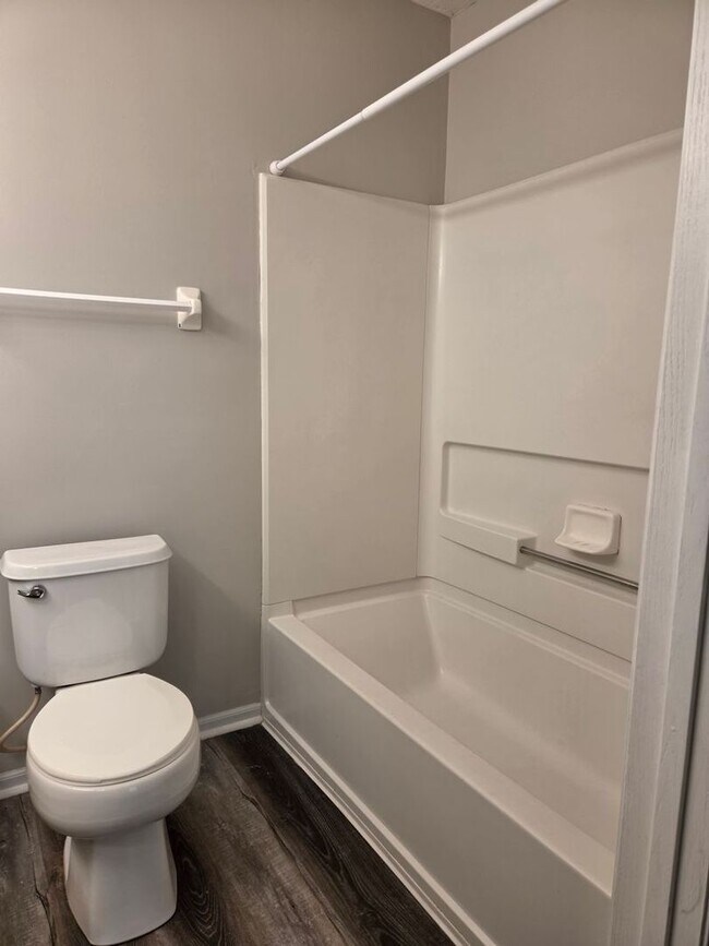 Building Photo - 2 Bedroom Condo in Canal
