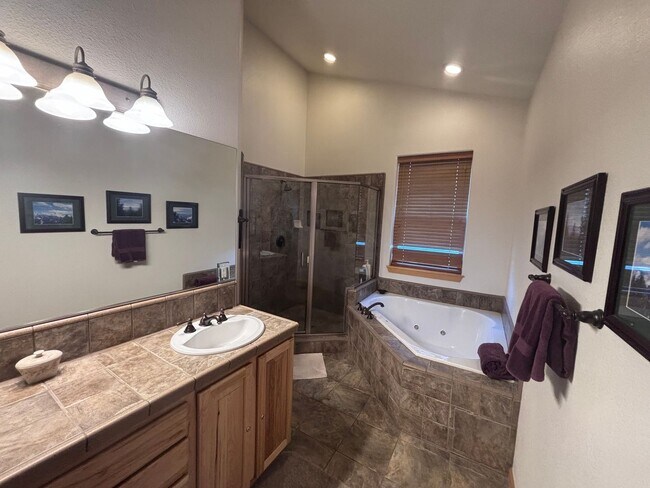 Building Photo - Truckee Ski Lease Available