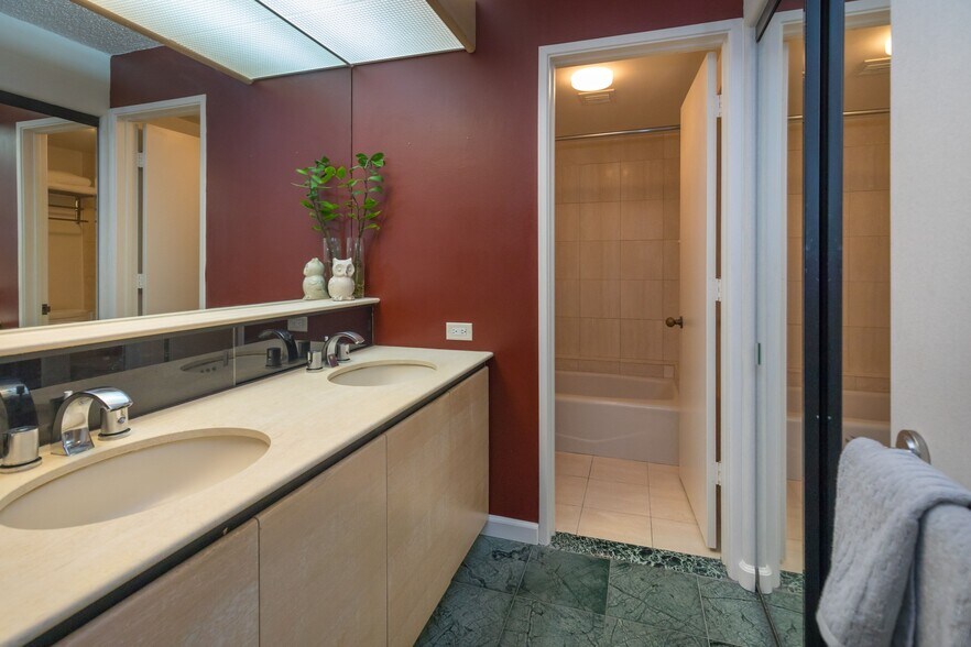 Building Photo - 1212 Nuuanu Ave